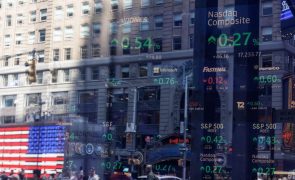 Wall Street fecha com máximo do Dow Jones à espera da Reserva Federal