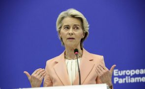 Ursula von der Leyen pede que Maria Luís Albuquerque 