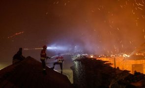 Bombeiros falam de siituação gravíssima e incontrolável devido a fogo em Arouca