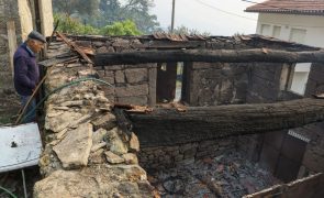 Casas queimadas e várias frentes de fogo em São Pedro do Sul