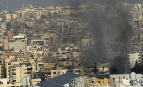 Ataques israelitas em Beirute levam famílias inteiras a passar noite na rua