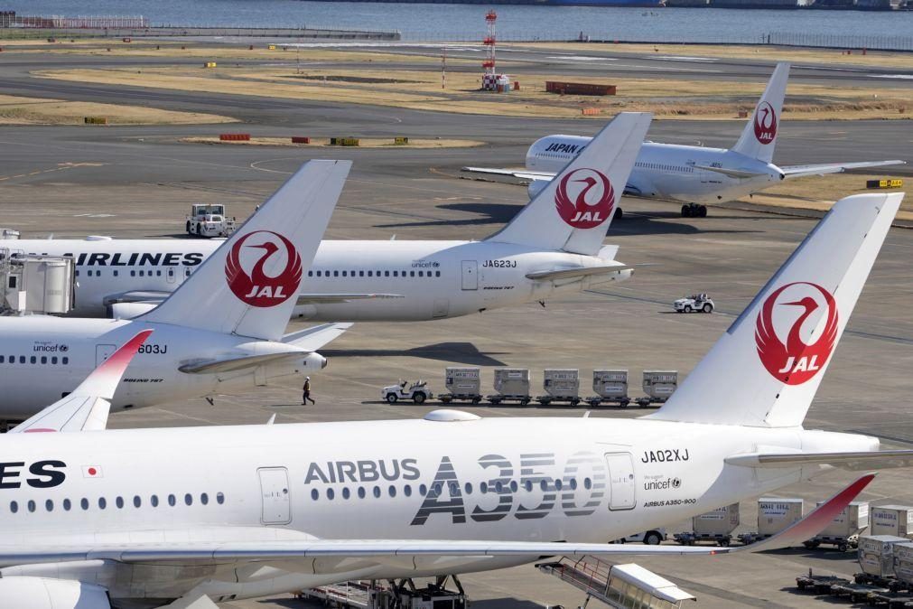 Explosão provoca colapso de parte da pista em aeroporto no Japão