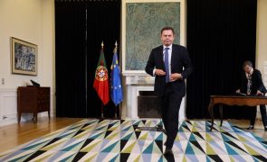 Montenegro regressa hoje aos debates quinzenais antes de novo encontro com líder do PS sobre OE2025