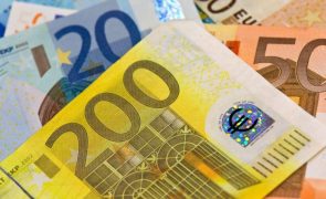 Euro cai e termina semana abaixo de 1,10 dólares