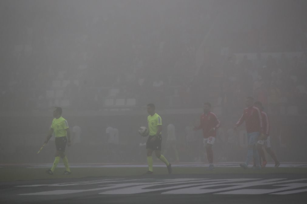 Nevoeiro interrompe Nacional-Benfica da I Liga aos nove minutos