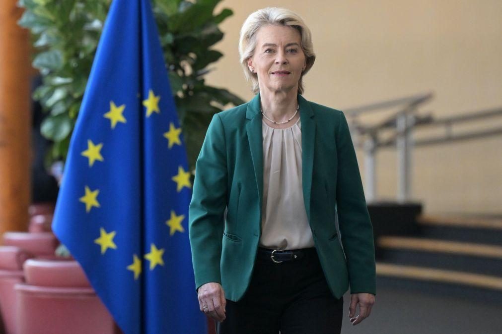 Von der Leyen questiona se Hungria culpa húngaros por invasão soviética