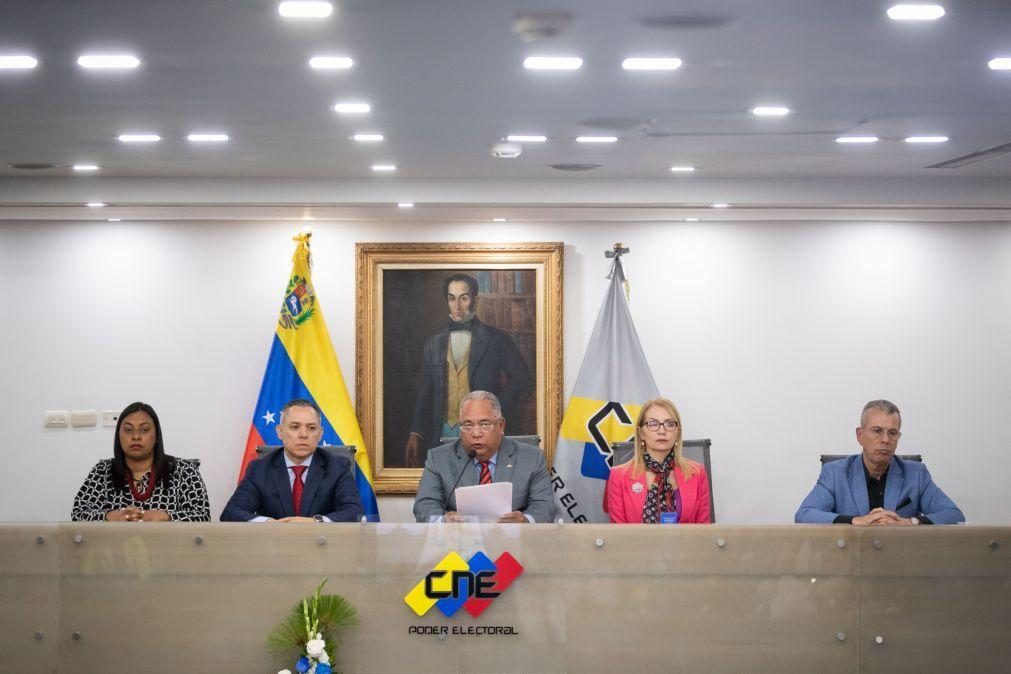 Parlamento venezuelano destitui membro principal do Conselho Nacional Eleitoral