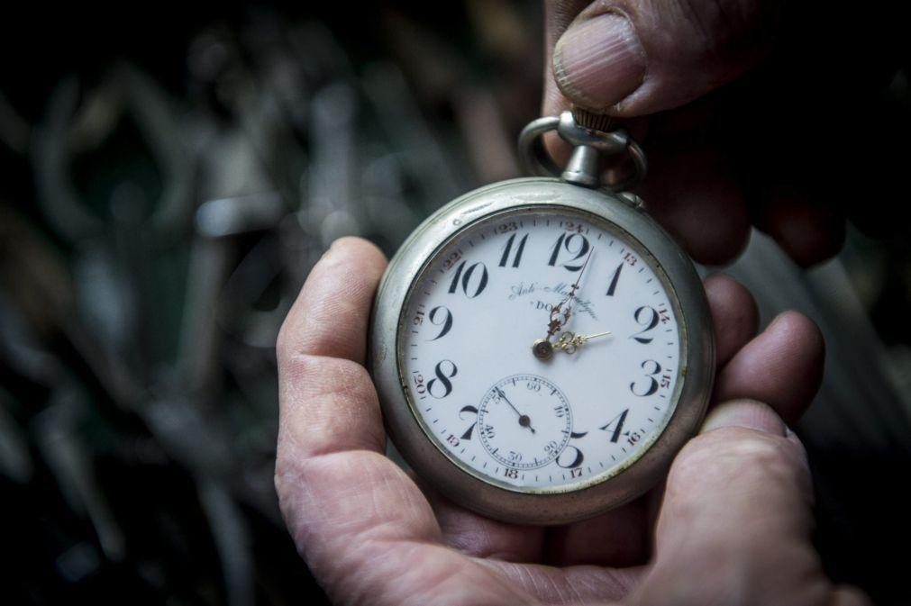 Relógios atrasam uma hora na madrugada de domingo