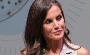 Rainha Letizia apanha palmada do Felipe VI em público