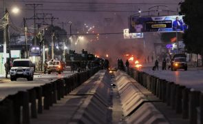 Pneus a arder e disparos na Avenida Joaquim Chissano em Maputo