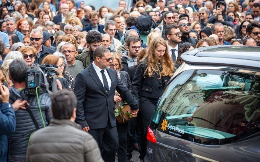 Marco Paulo Lágrimas e emoção no cortejo fúnebre (vídeo)