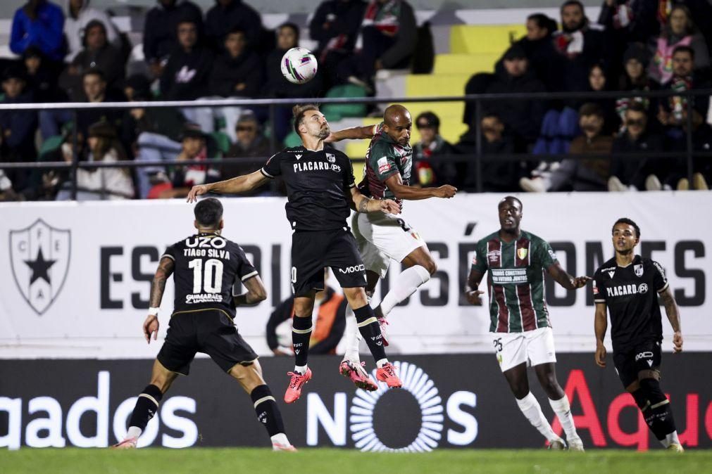 Estrela da Amadora e Vitória de Guimarães empatam 2-2 e aumentam séries sem vencer