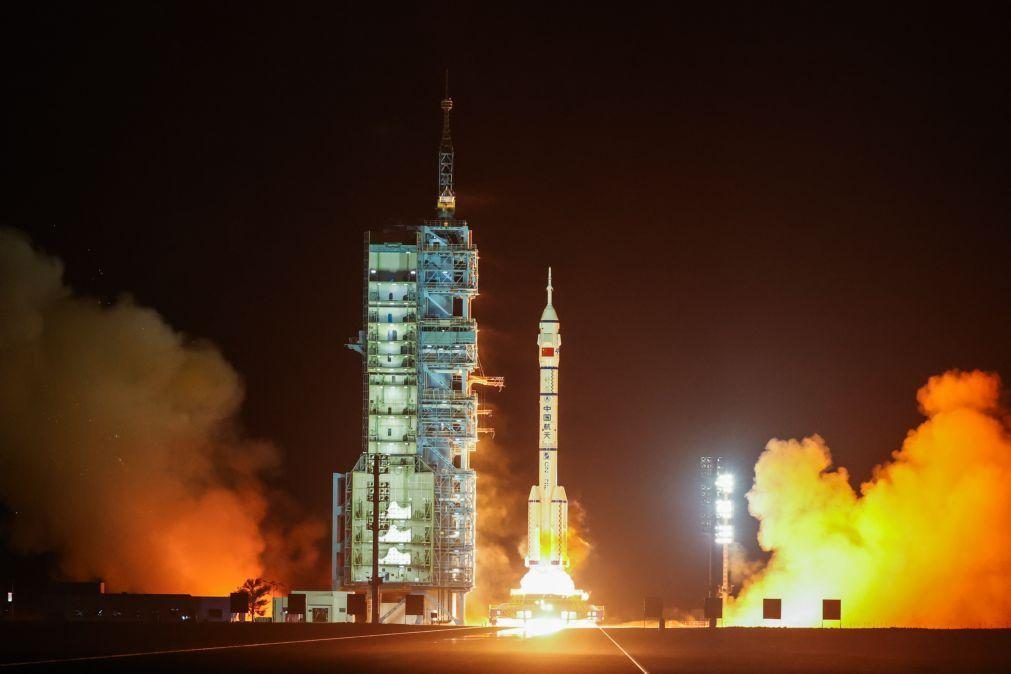 China apresenta nova tripulação da sua estação espacial