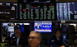 Wall Street fecha em baixa cautelosa com indicadores económicos e resultados trimestrais