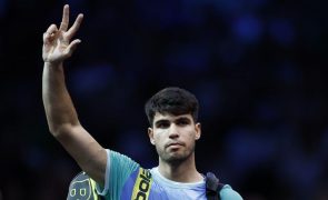 Tenista Carlos Alcaraz eliminado nos 'oitavos' do Masters 1000 de Paris