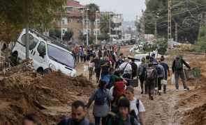 Espanha reforça militares no terreno em Valência para resgatar corpos e abastecer populações