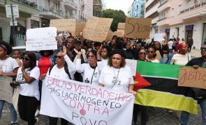 Mais de uma centena de manifestantes em Lisboa para pedir 