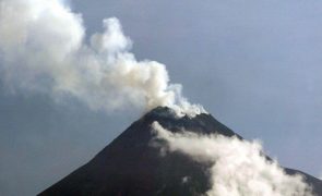 Pelo menos seis mortos em erupção vulcânica no leste da Indonésia