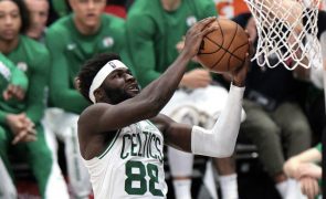 Neemias Queta é titular e marca 10 pontos na vitória dos Boston Celtics