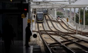 Metro do Porto chegou a Vila d'Este há 4 meses mas sinalética continua desatualizada