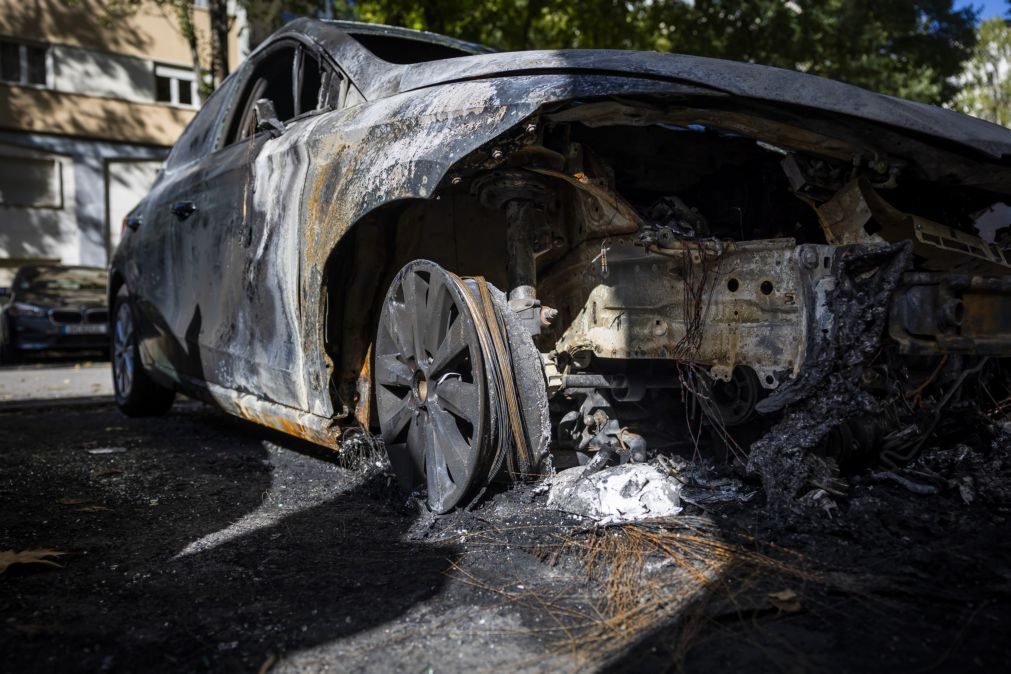 Quatro viaturas incendiadas em Cascais e Benfica