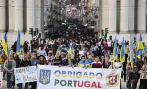 Três centenas de pessoas assinalam 1.000 dias de 