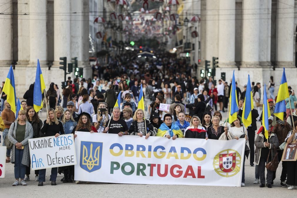 Três centenas de pessoas assinalam 1.000 dias de 