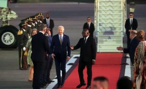 Biden recebido por membros da comunidade norte-americana em Angola