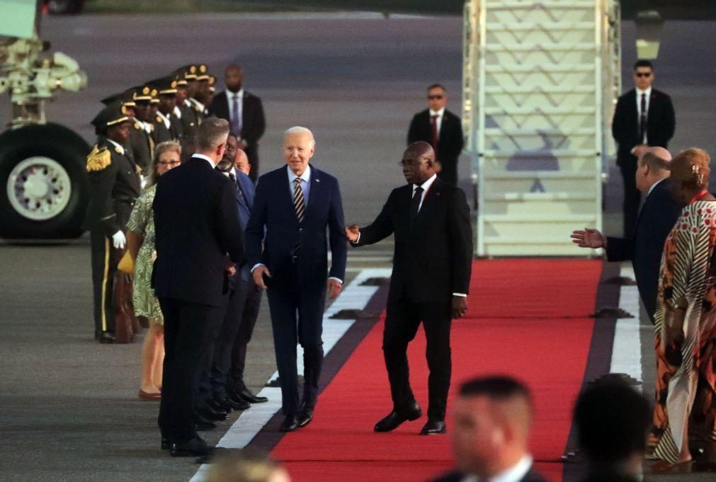 Biden recebido por membros da comunidade norte-americana em Angola