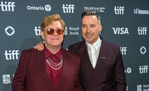 Novo filme mostra detalhes íntimos do início da carreira de Elton John