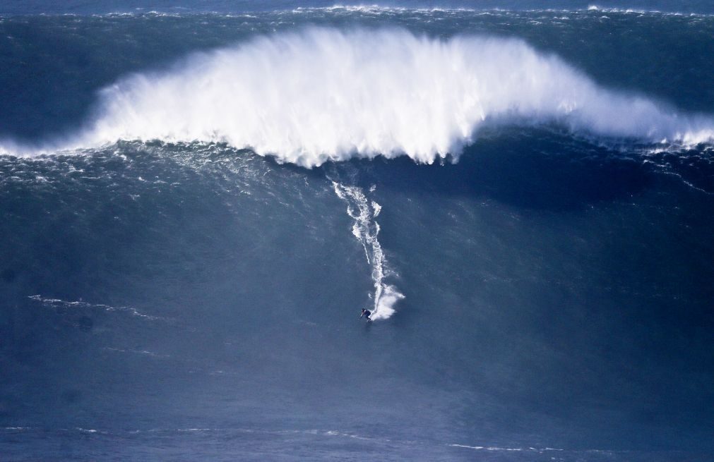 Onda na Nazaré dá prémio de maior onda do ano e record mundial a Rodrigo Koxa