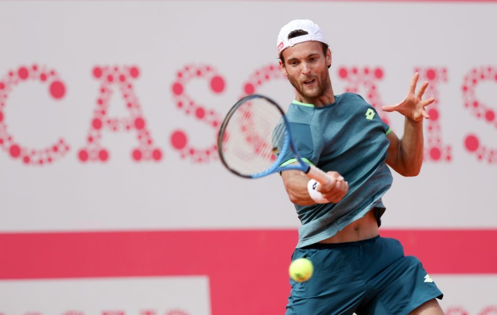 Estoril Open: João Sousa está nas meias finais