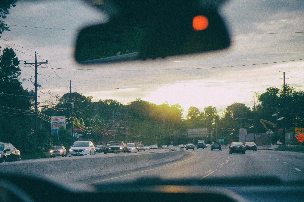 Japoneses têm truque infalível para acabar com o calor dentro do carro. Mas tente não rir [vídeo]