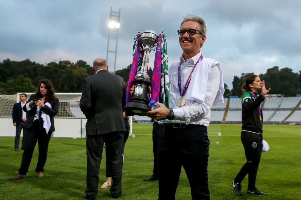 Sporting renova contrato com treinador bicampeão de futebol feminino