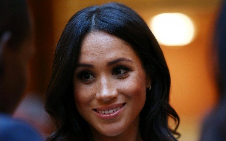 Meghan veste Prada mas comete o «erro» que a sogra (vídeo)