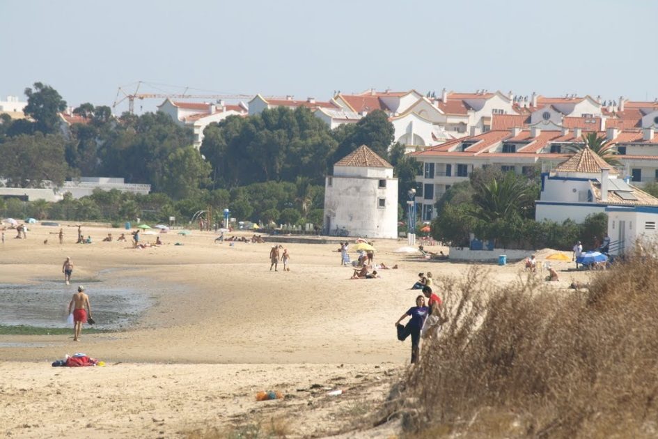 Corpo encontrado em praia de Alcochete. Há suspeitas de crime