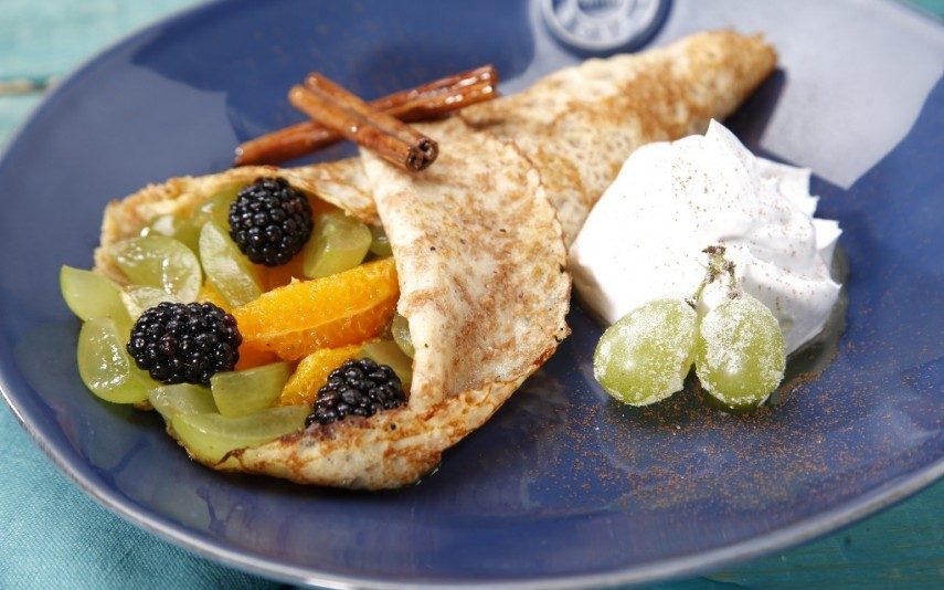 Crepe integral com fruta para o lanche