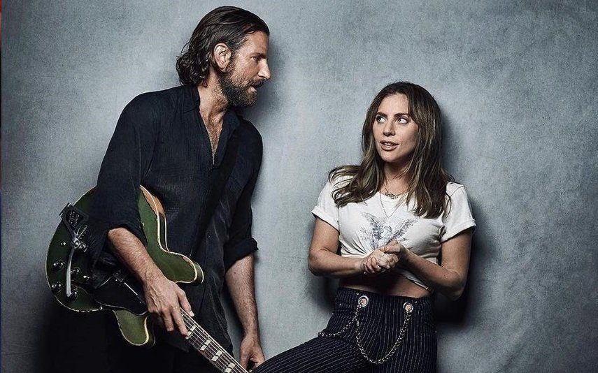 Bradley Cooper surpreende Lady Gaga durante concerto