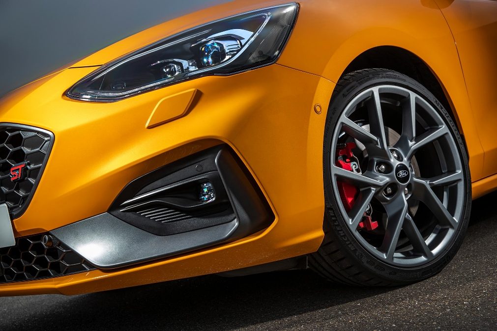 A performance vigorosa em reta ou em curva do novo Ford Focus ST