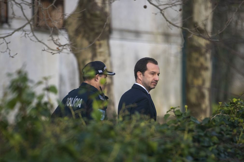 Reunião de Bruno de Carvalho e staff 