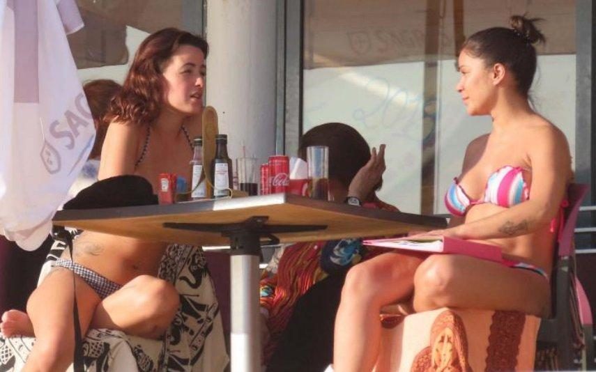 Mariana Pacheco e Raquel Tavares Apanhámos a atriz e a fadista juntas na praia (fotos exclusivas)