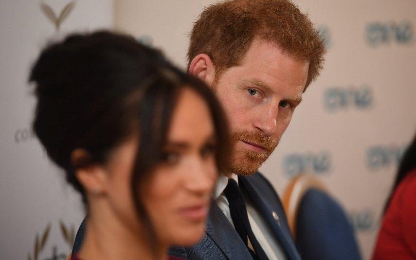 Meghan e Harry Meghan aplica regras rígidas e Harry sente-se isolado