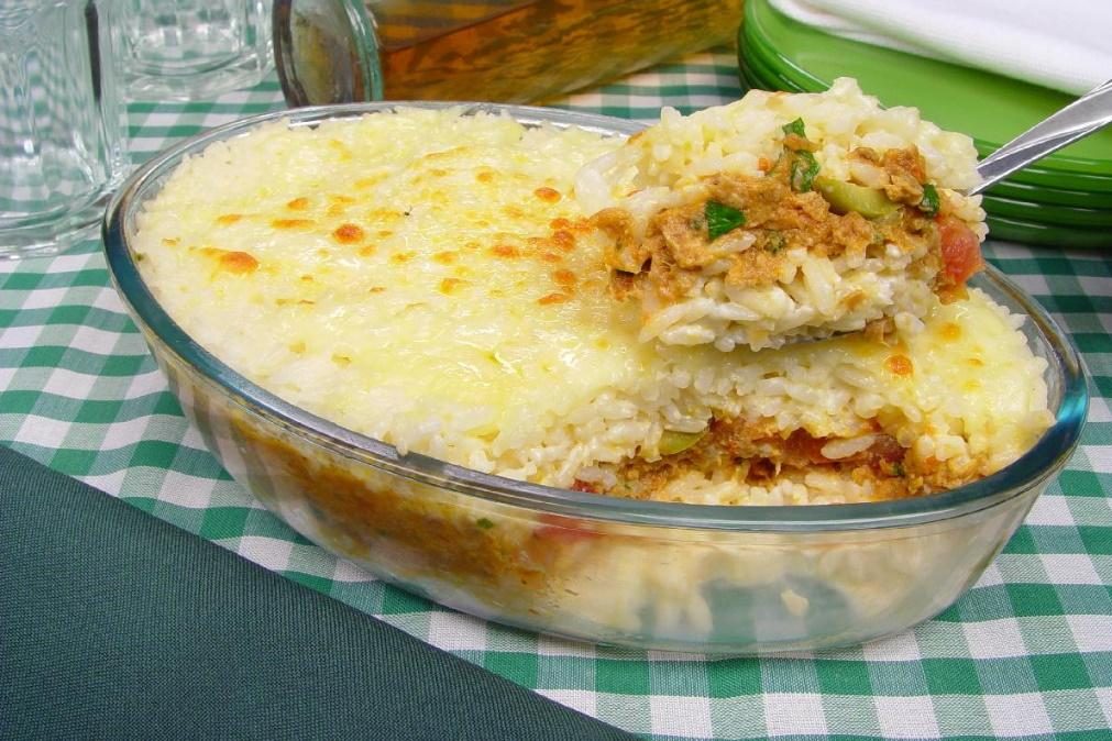 Receitas com enlatados | Arroz de atum no forno para 4 pessoas