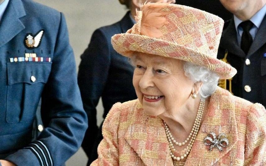 Rainha Isabel II Aceitou Meghan por estratégia: «Se não fosse mestiça, nunca teria permitido»