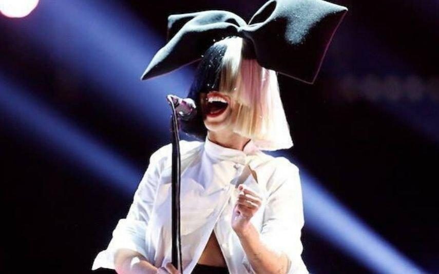 Sia Cantora, de 44 anos, já é avó!