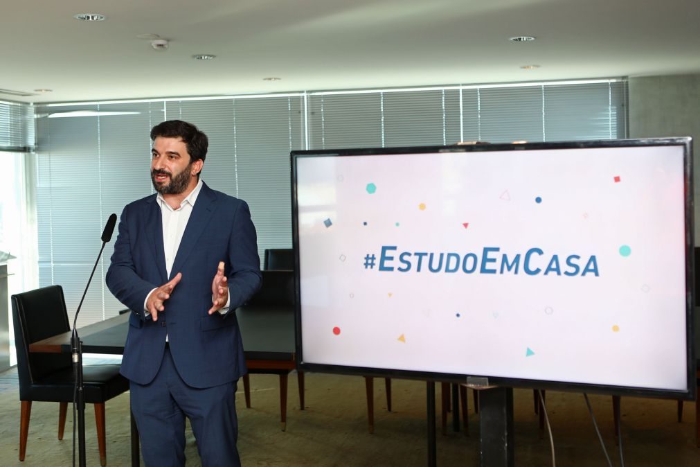 Covid-19: #EstudoEmCasa regressa para o próximo ano letivo com aulas até ao 12.º ano