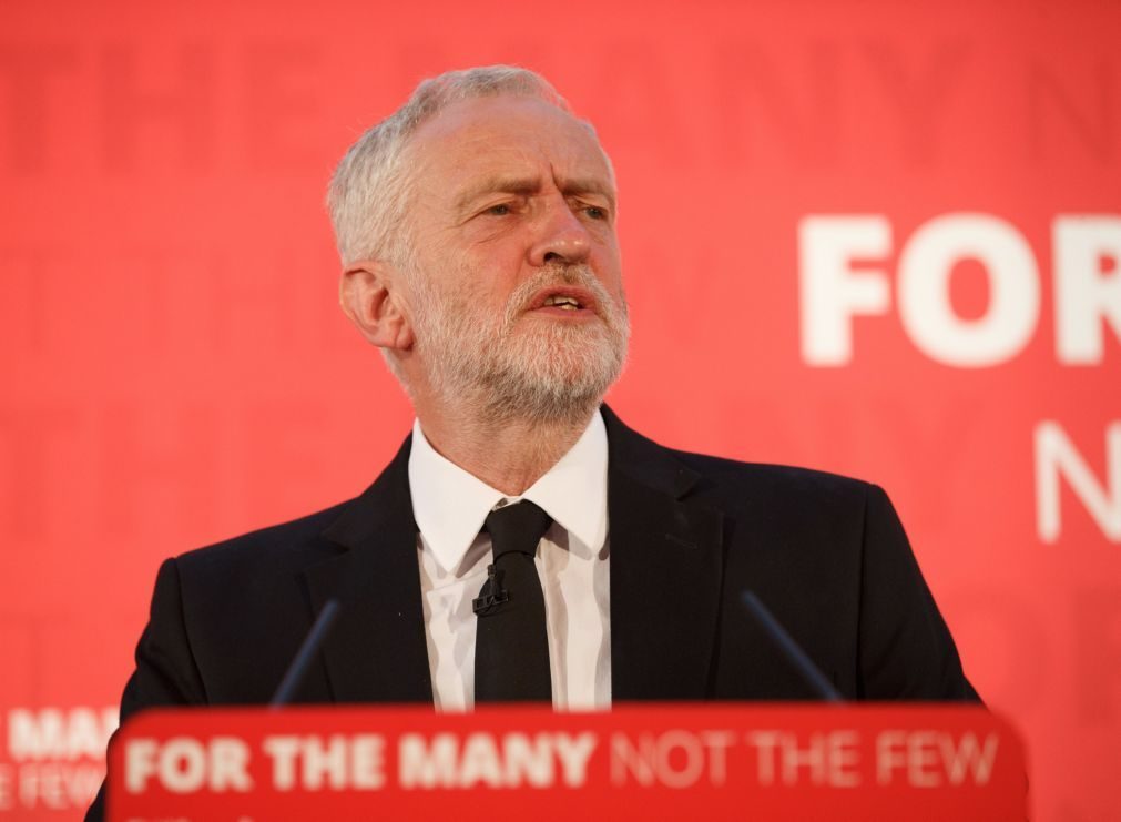 Candidato trabalhista Jeremy Corbyn pede a demissão de Theresa May, na sequência dos atentados do fim-de-semana