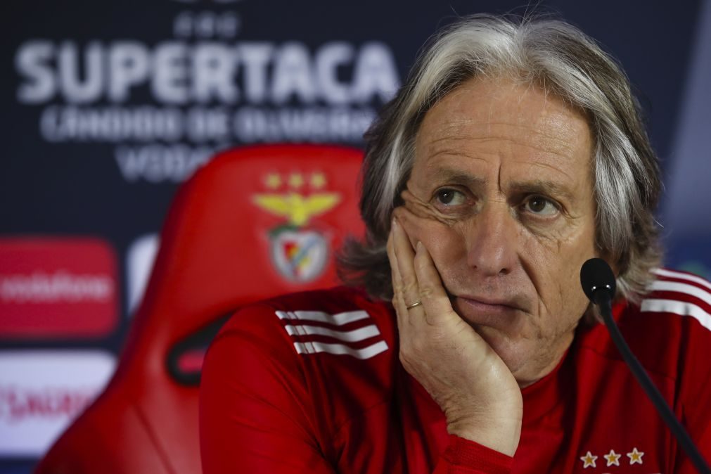 Jesus diz que ausência de Pizzi não é problema porque Benfica preparou-se para a pandemia