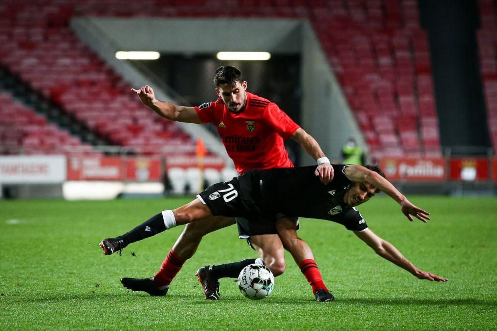 Benfica empata com Vitória de Guimarães e deixa Sporting fugir ainda mais