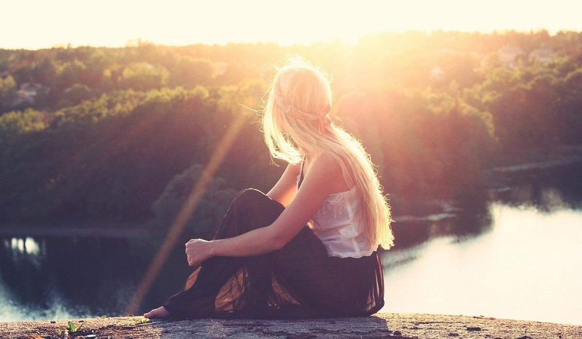 Cinco penteados cheios de estilo para se livrar do calor este verão